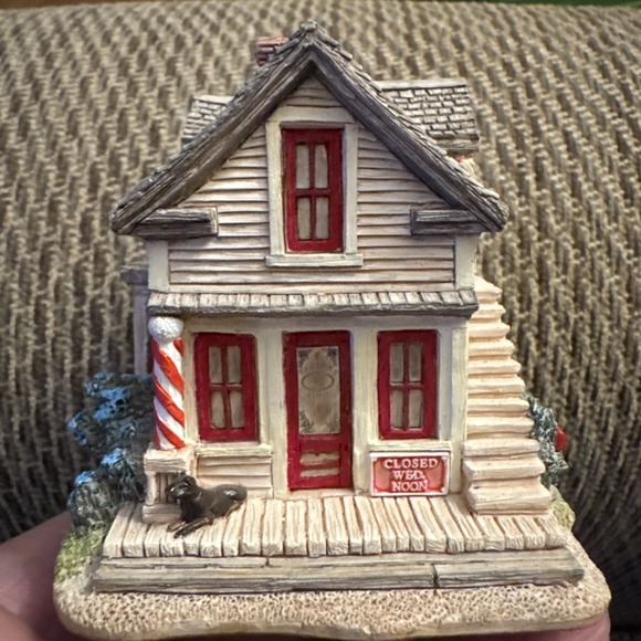 Lilliput Lane Shave and a Haircut‎ American Landmarks 1993 Barber Shop Miniature - Picture 3 of 9